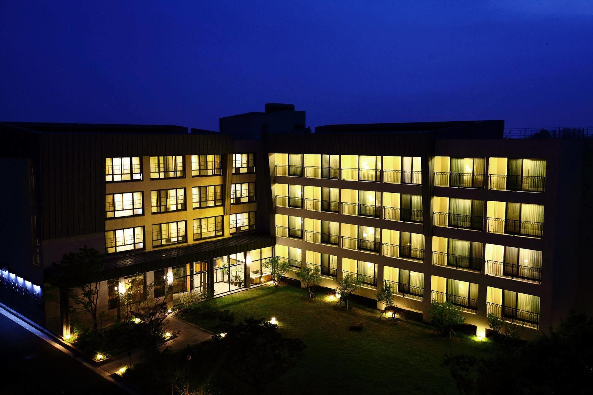 Illeinn Hotel Szogüpho Kültér fotó