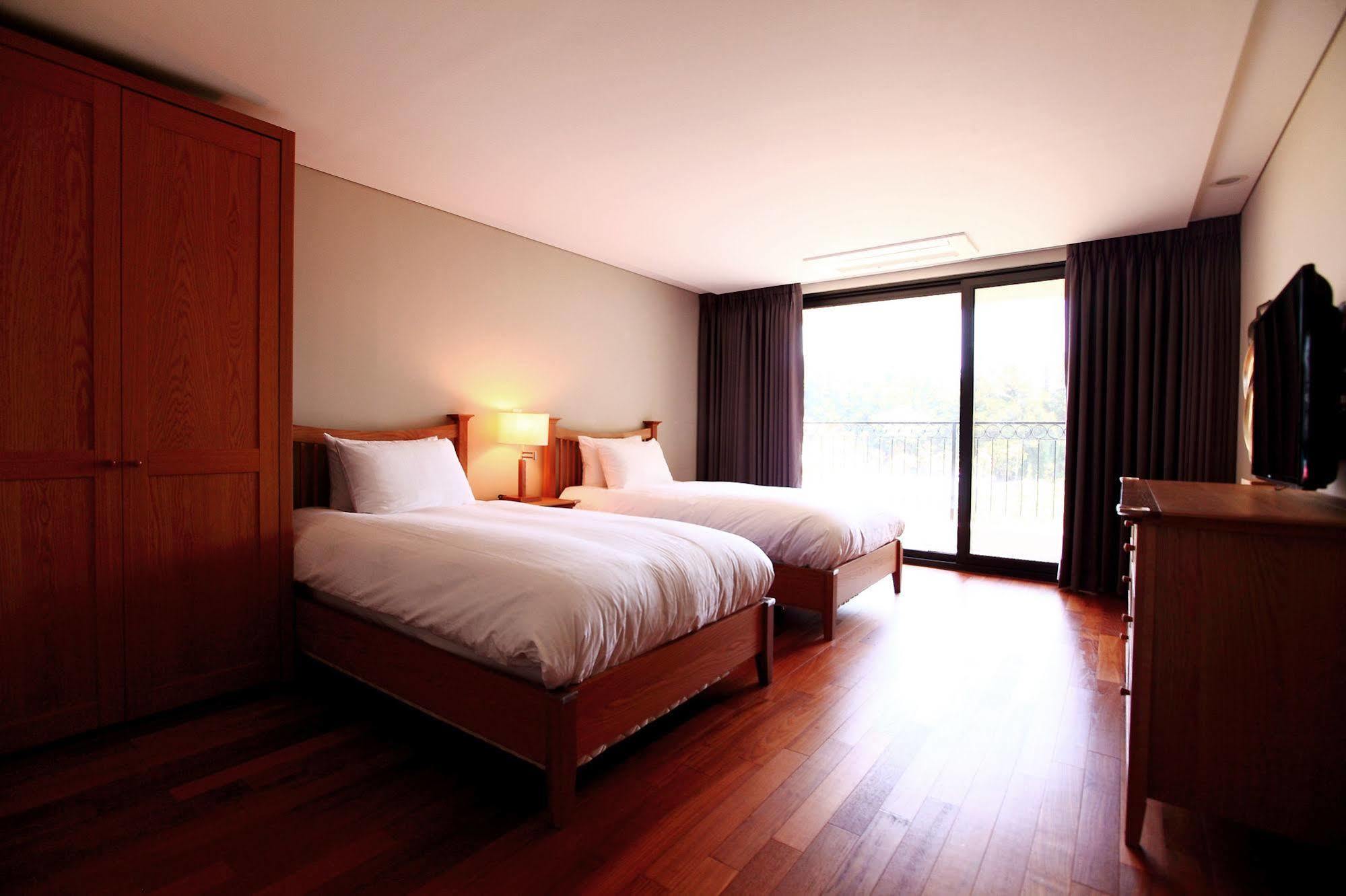 Illeinn Hotel Szogüpho Kültér fotó